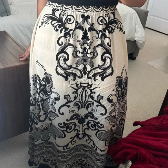 Flying Tomato Elegant Black and Cream Maxi Skirt - Picture 3 of 4